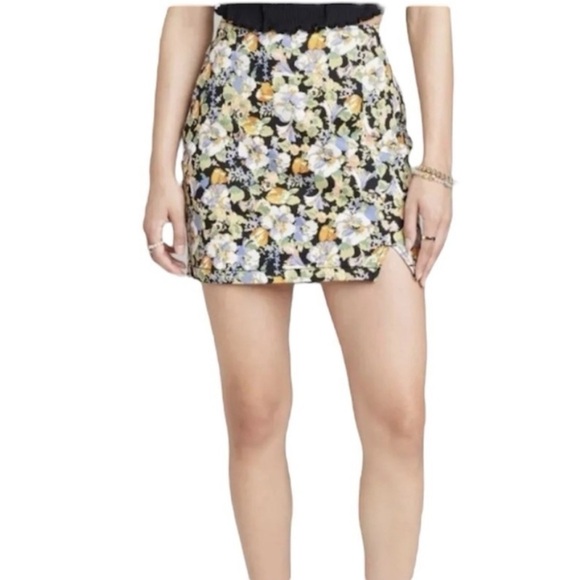 Wild Fable Size 4 Floral High-Waisted Mini Skirt. - Picture 1 of 7